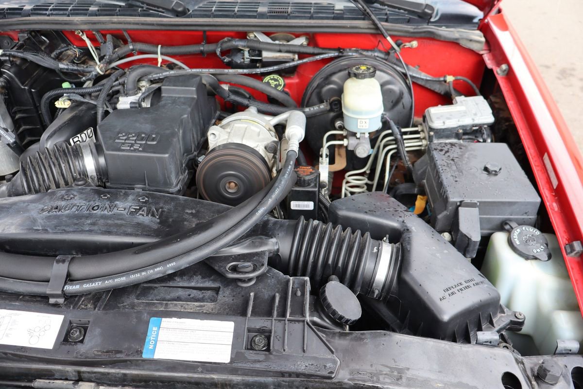 Used 2000 Chevrolet S10 Pickup LS w/ Preferred Equipment Group RWD image 29