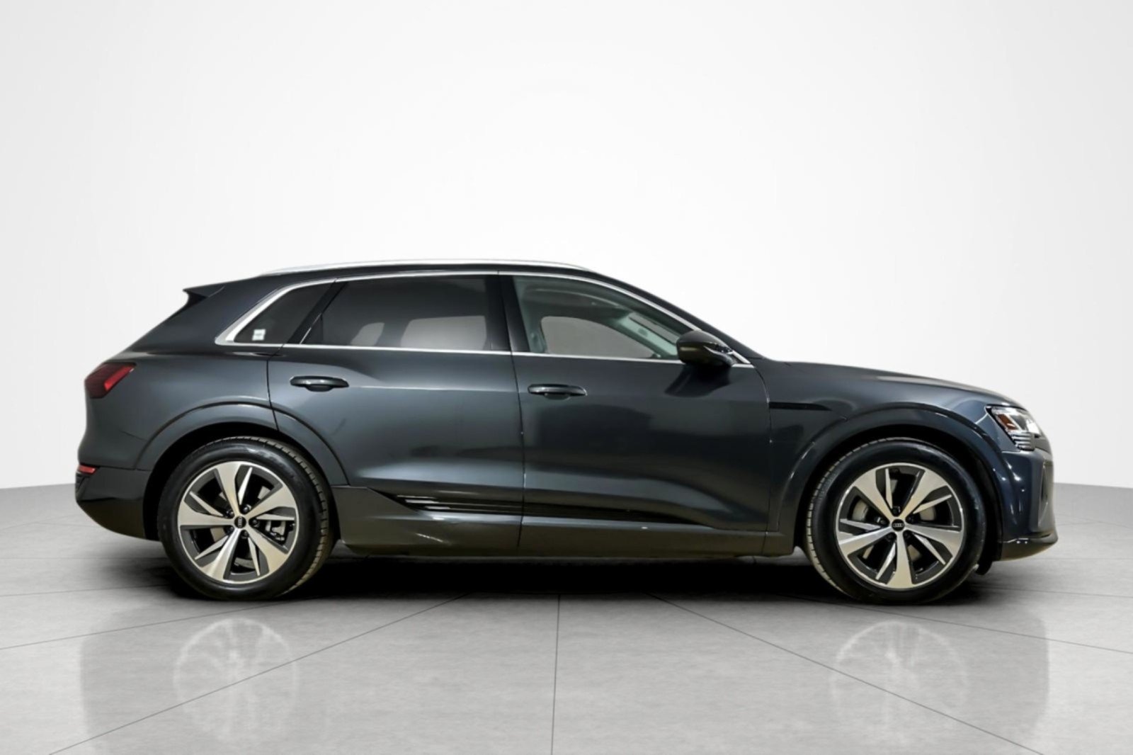 Used 2024 Audi Q8 e-tron Premium Plus w/ Premium Plus Package AWD/4WD image 6