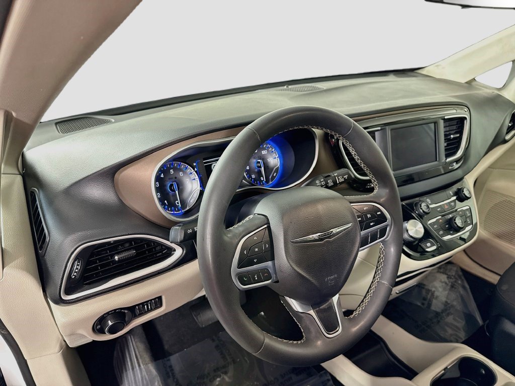 Used 2022 Chrysler Voyager LX FWD image 22