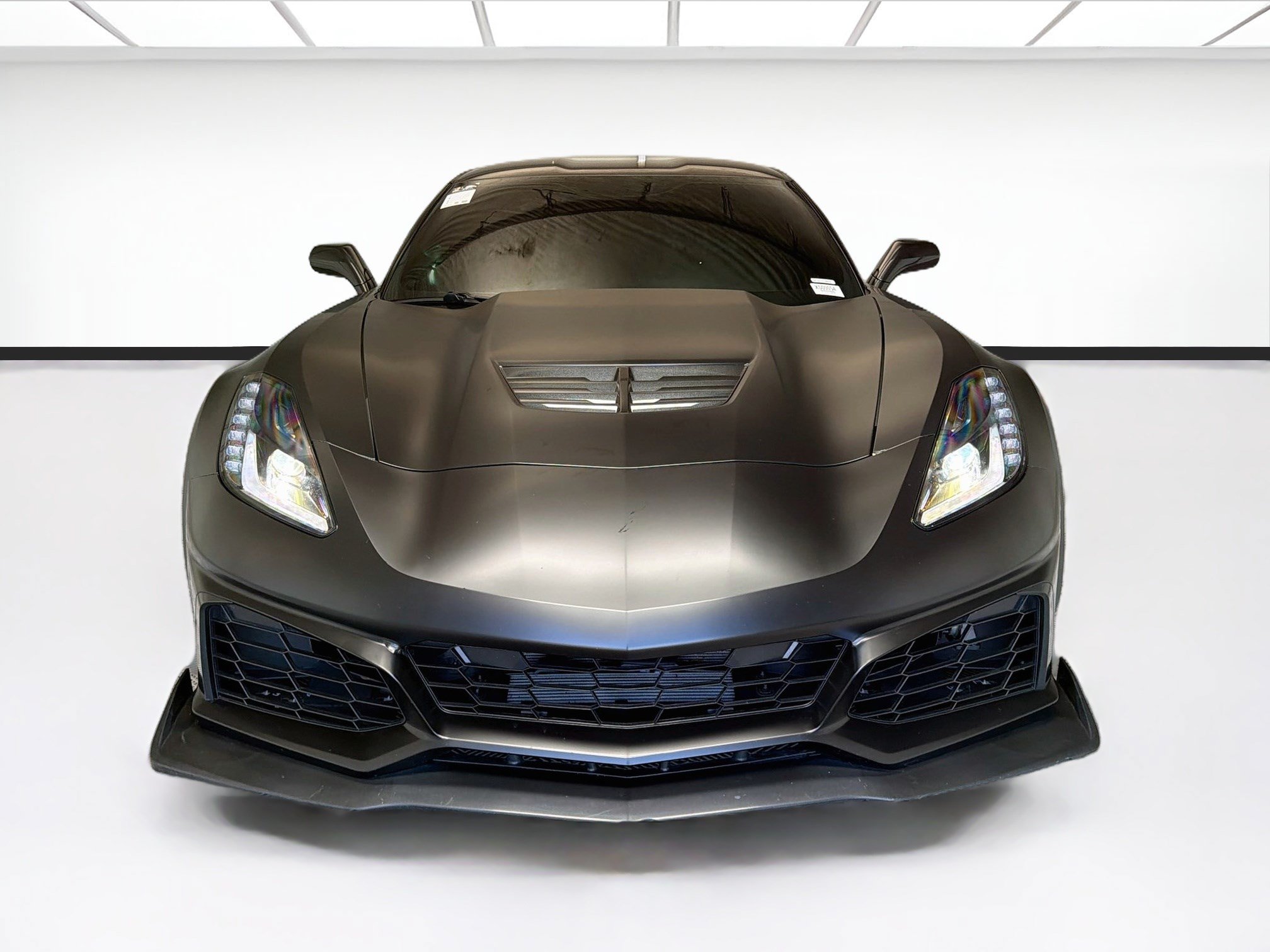 Used 2015 Chevrolet Corvette Z06 w/ 3LZ Preferred Equipment Group RWD image 2
