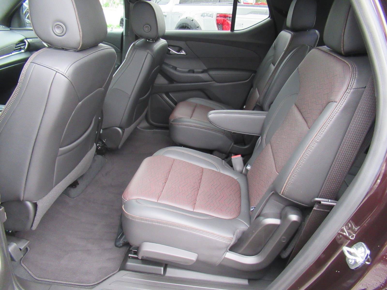 Used 2022 Chevrolet Traverse High Country FWD image 38