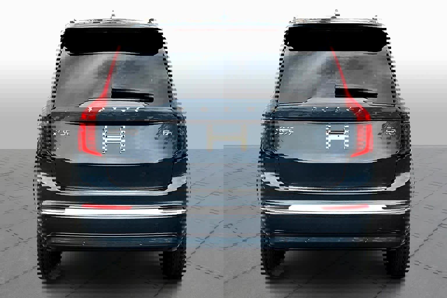 New 2026 Volvo XC90 B6 Plus w/ Protection Package Premier image 4