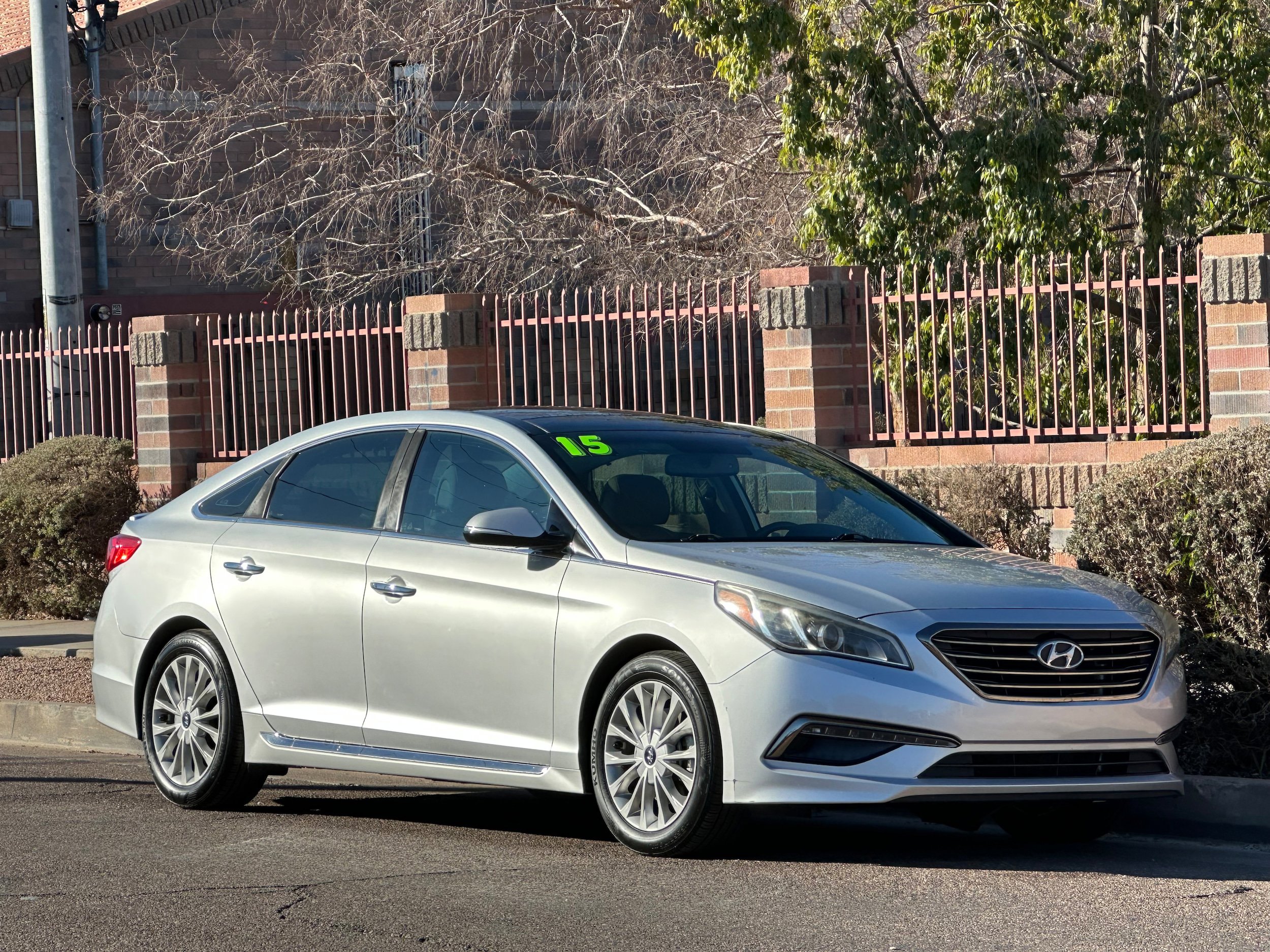 Used 2015 Hyundai Sonata Limited w/ Option Group 05 FWD image 8