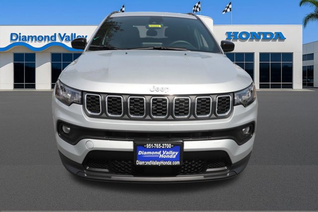 Used 2025 Jeep Compass Latitude image 2