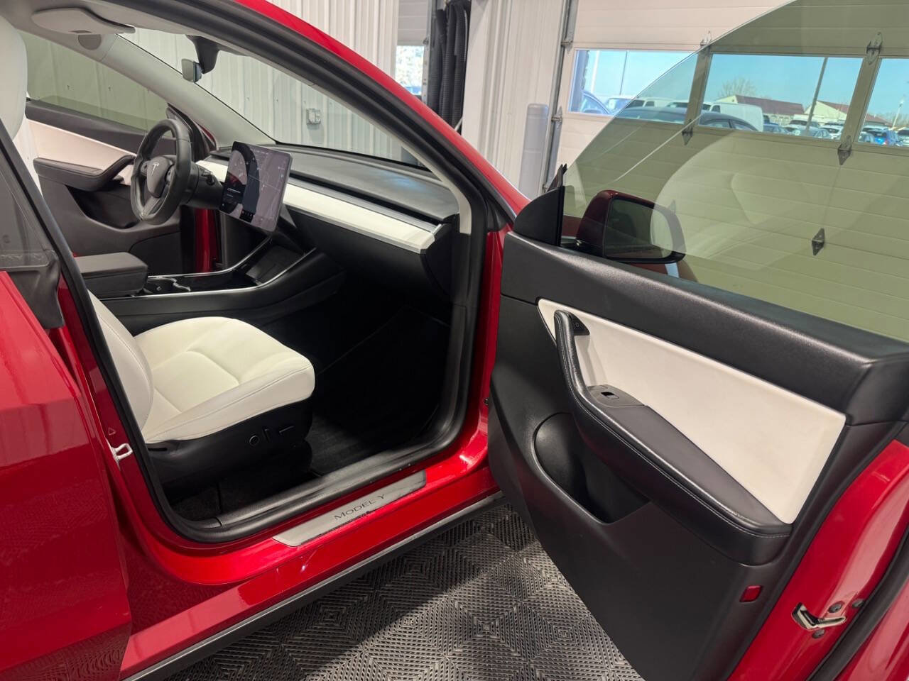 Used 2021 Tesla Model Y Long Range image 15
