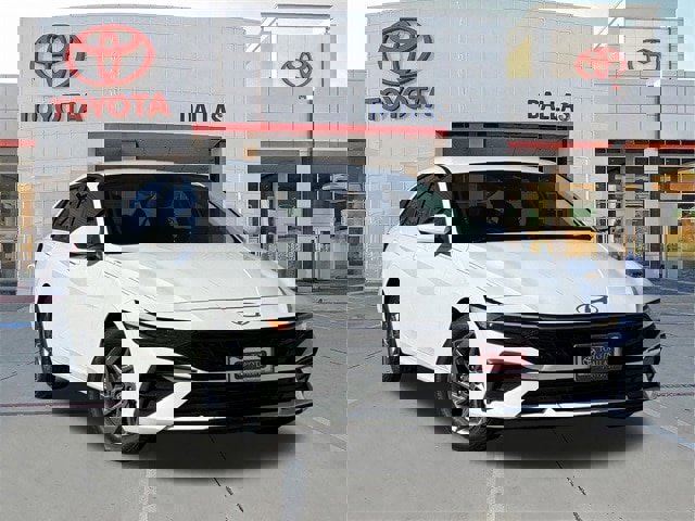 Used 2024 Hyundai Elantra SEL image 1