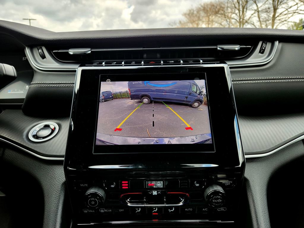 New 2025 Jeep Grand Cherokee L Laredo image 18