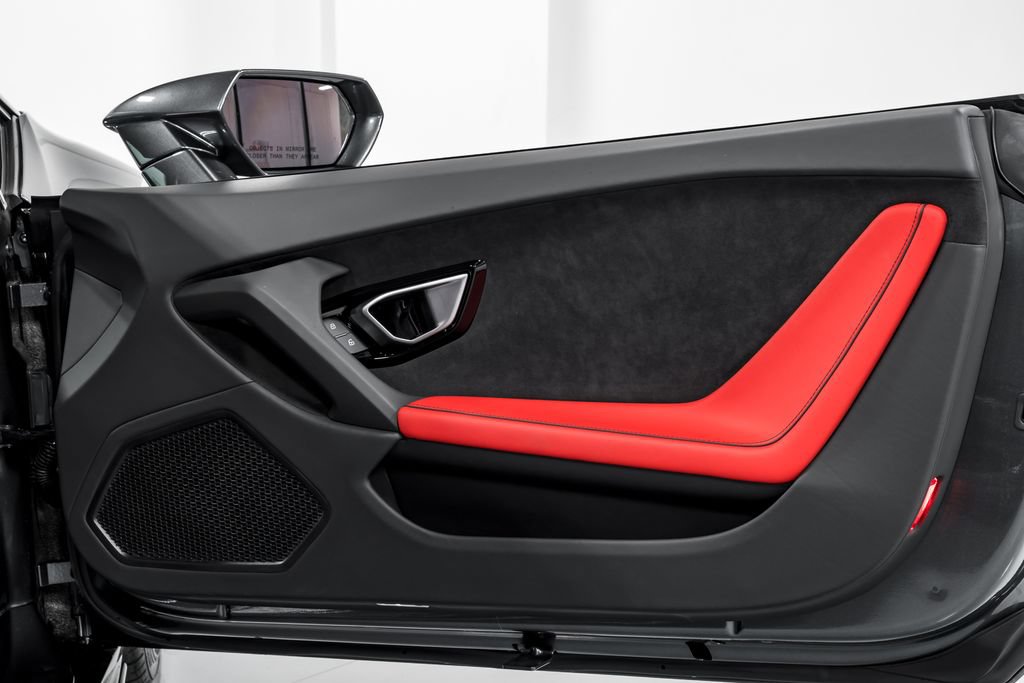 Used 2021 Lamborghini Huracan EVO RWD image 38