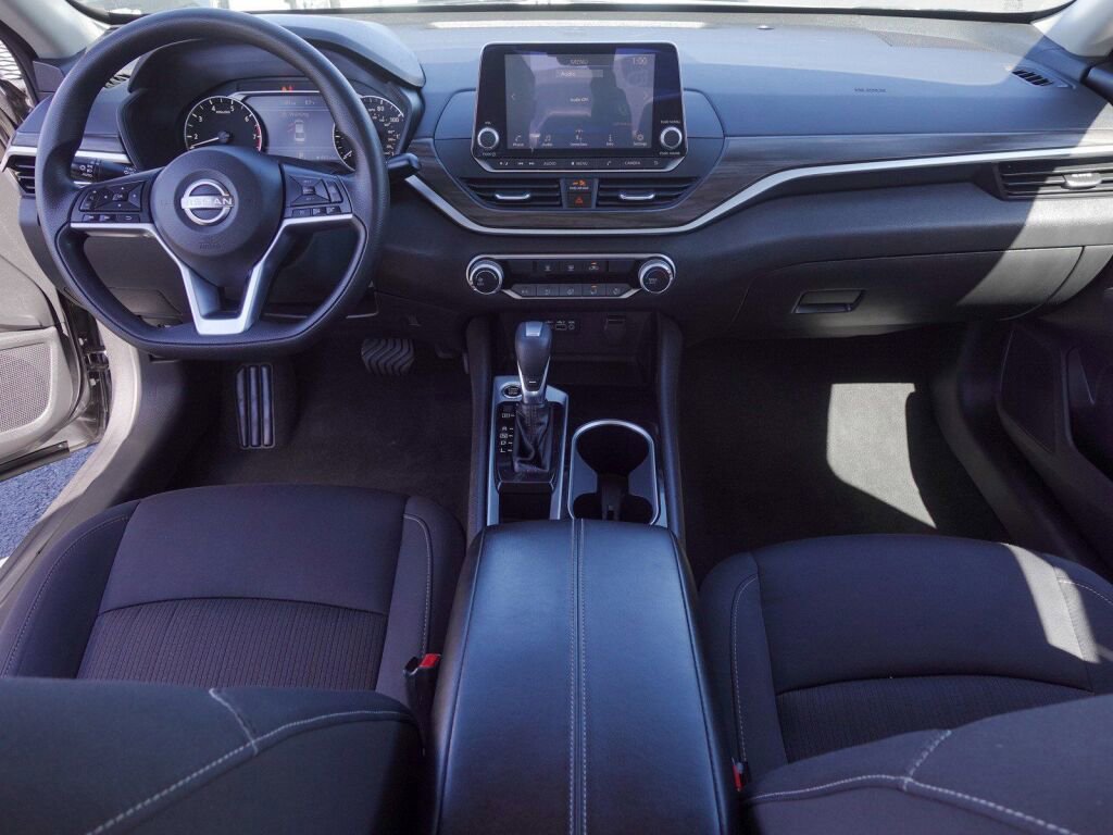 Used 2024 Nissan Altima 2.5 SV image 12