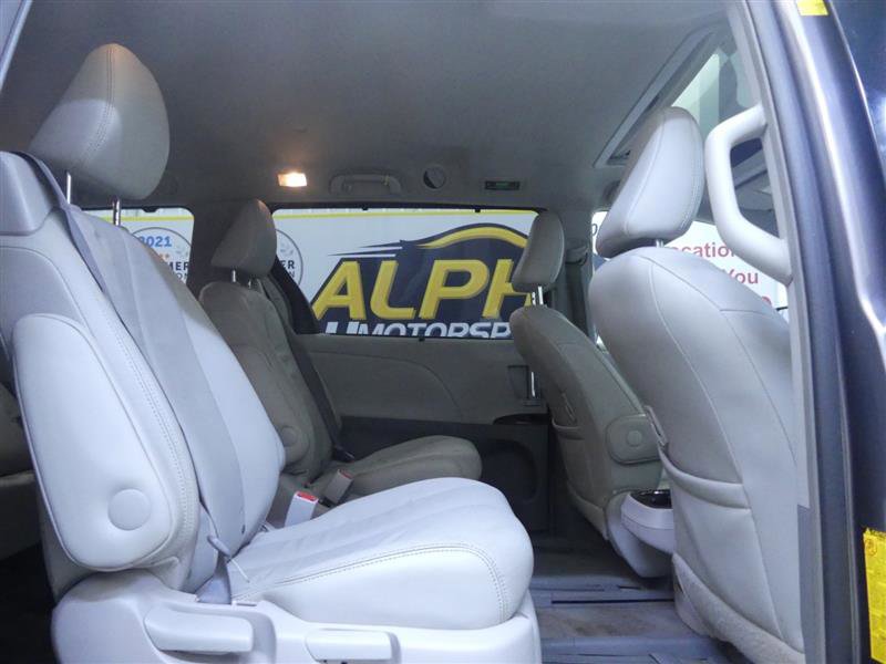 Used 2014 Toyota Sienna XLE image 19