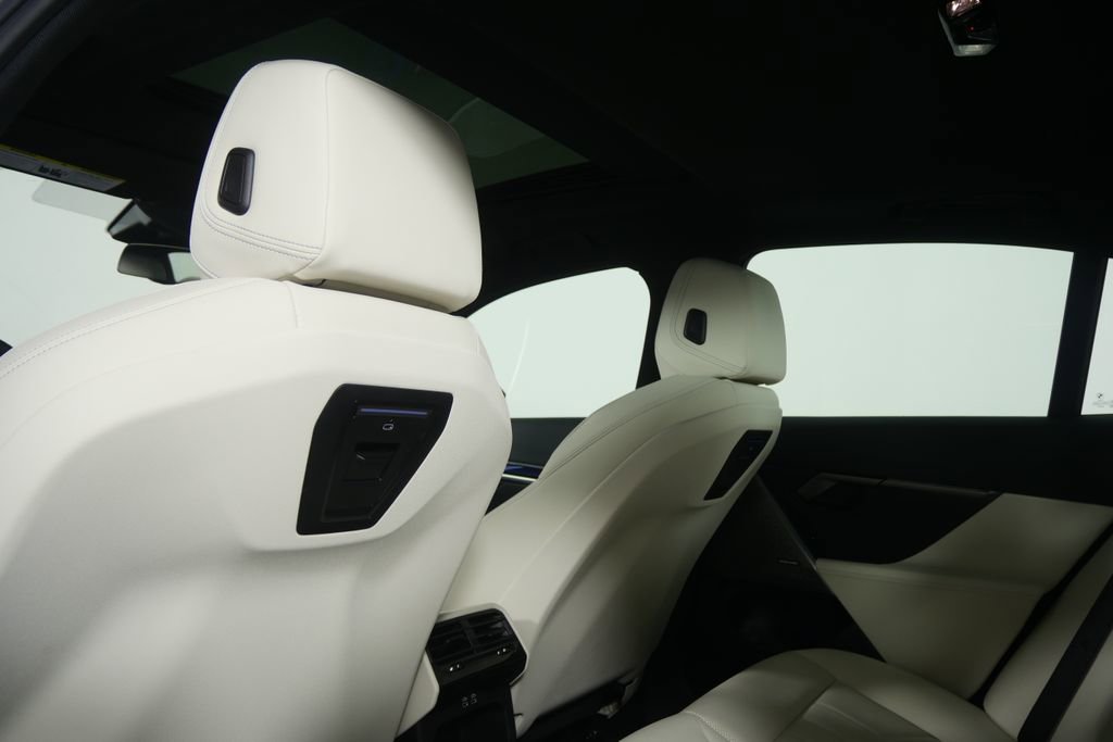 Certified 2025 BMW 540i xDrive AWD/4WD image 15