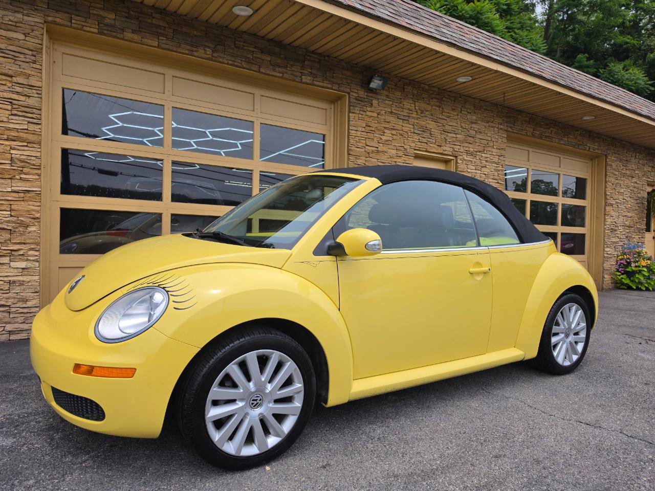 Used 2008 Volkswagen Beetle SE FWD image 64