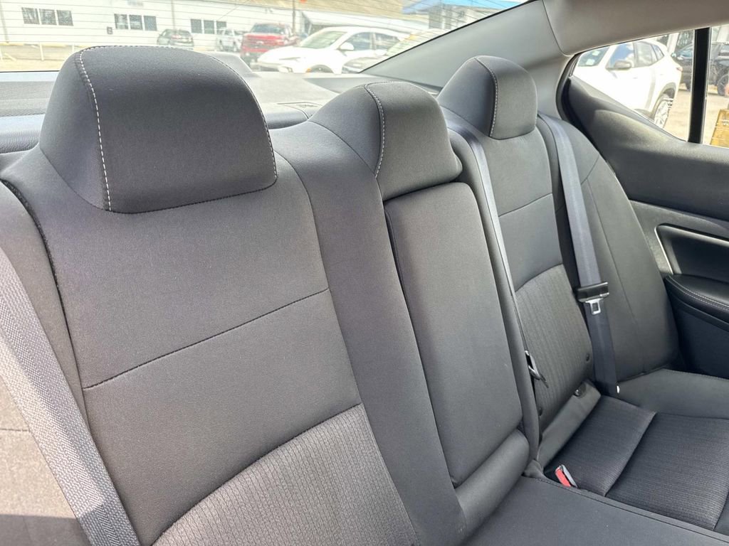 Used 2025 Nissan Altima 2.5 SV FWD image 9