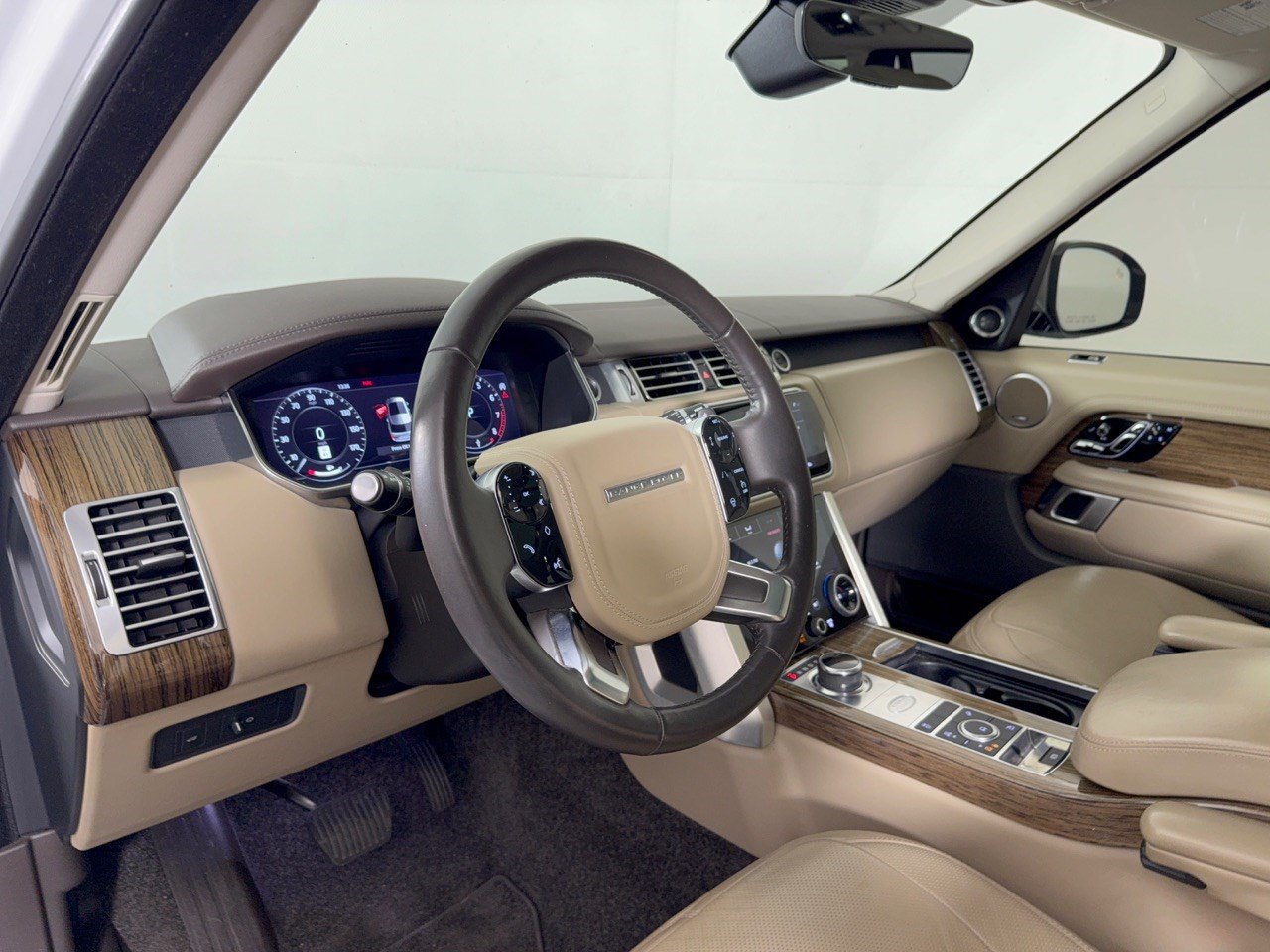 Used 2019 Land Rover Range Rover Supercharged AWD/4WD image 4