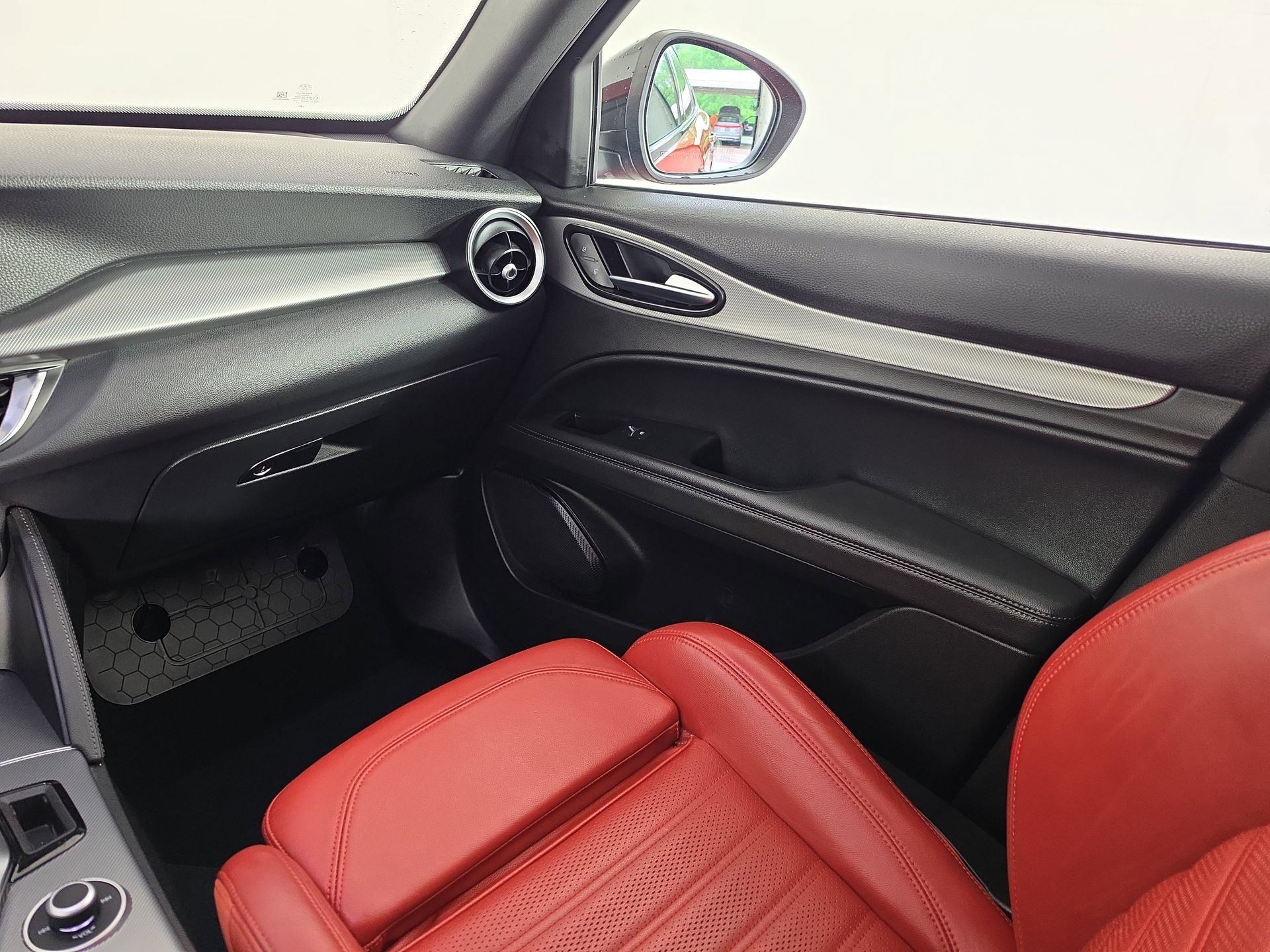 Used 2024 Alfa Romeo Stelvio Veloce AWD/4WD image 37