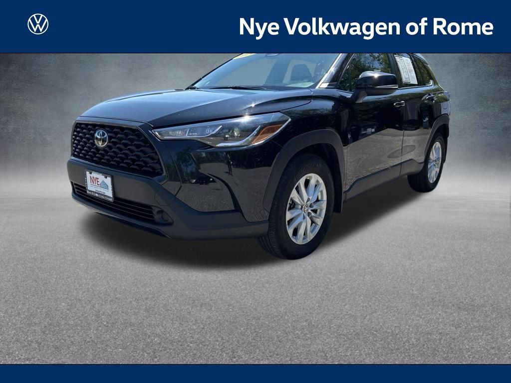 Used 2024 Toyota Corolla Cross LE w/ Moonroof Package