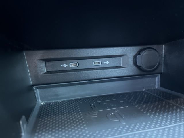 Used 2022 Volkswagen Tiguan SE w/ Panoramic Sunroof Package image 27