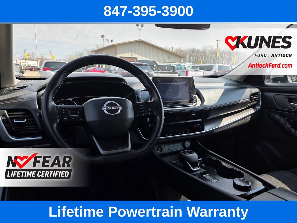 Used 2025 Nissan Rogue SV image 36