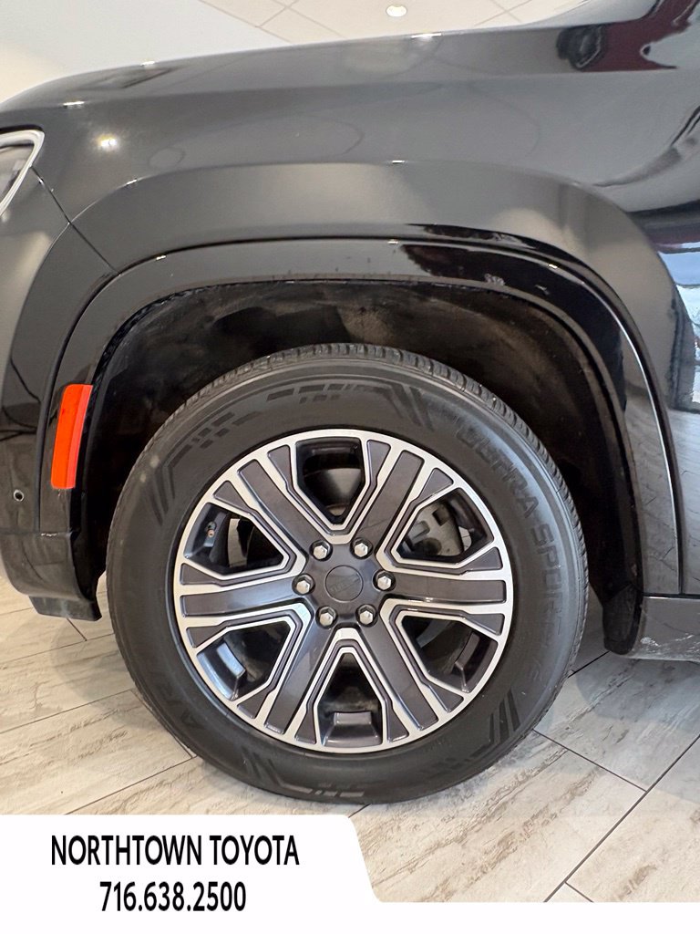Used 2024 Jeep Wagoneer Series II w/ Flexible Seating Group RWD image 18