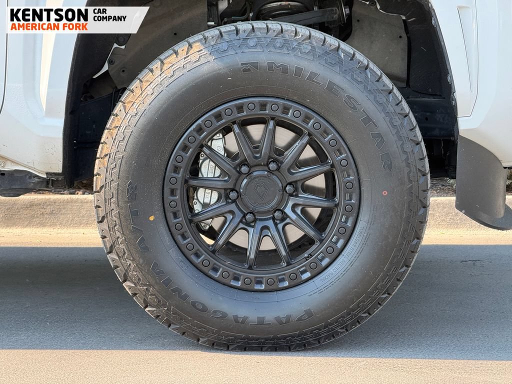 Used 2025 Toyota Tacoma SR5 AWD/4WD image 13