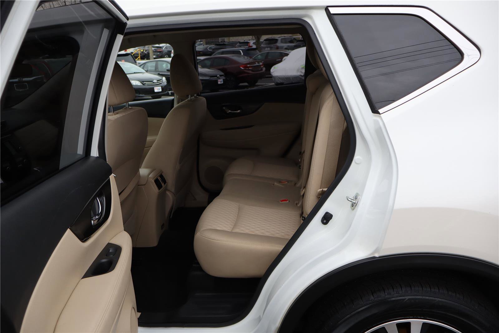 Used 2020 Nissan Rogue SV w/ Premium Package image 25