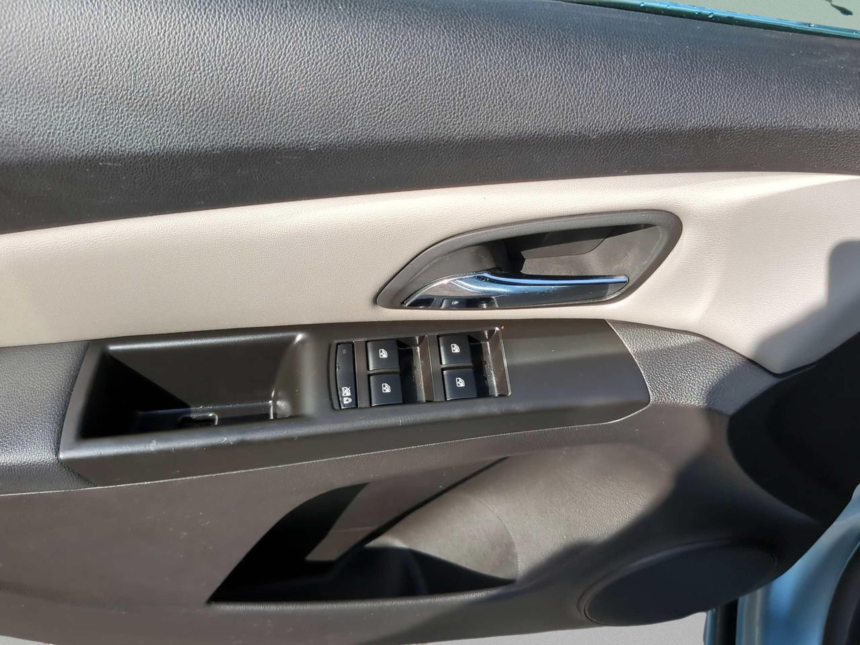 Used 2011 Chevrolet Cruze LS w/ Connectivity Package FWD image 17