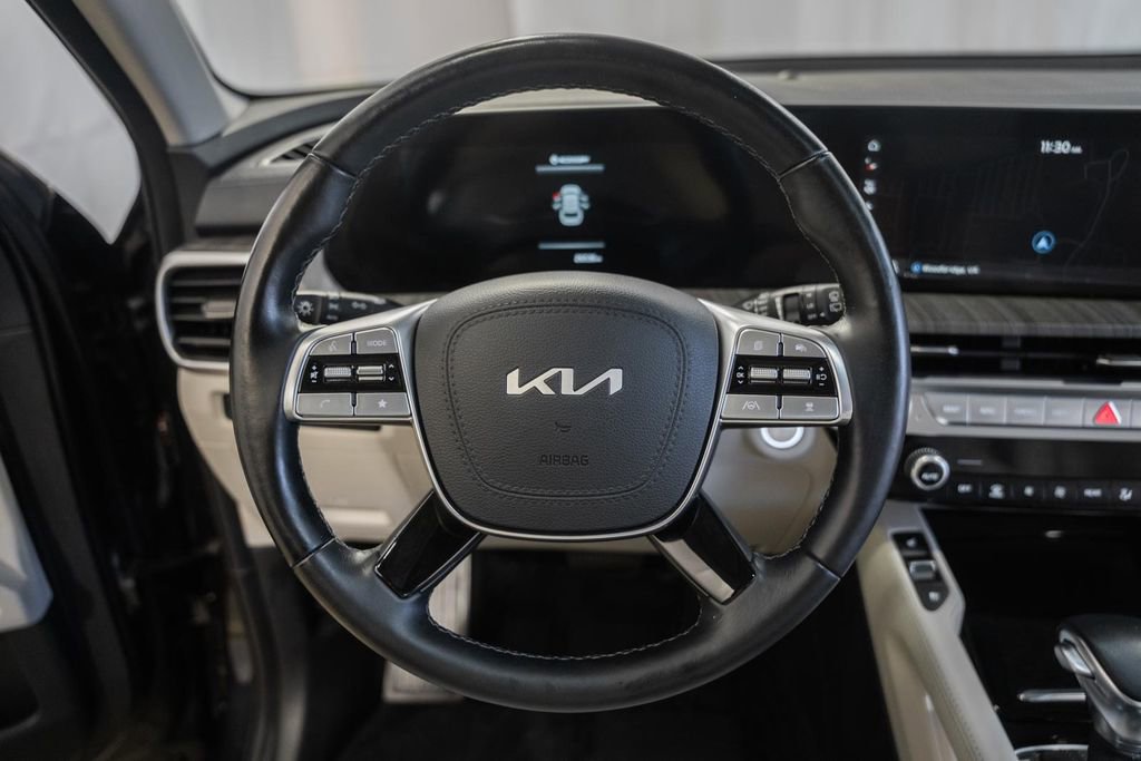 Used 2025 Kia Telluride EX w/ EX Captain's Chair Package AWD/4WD image 29