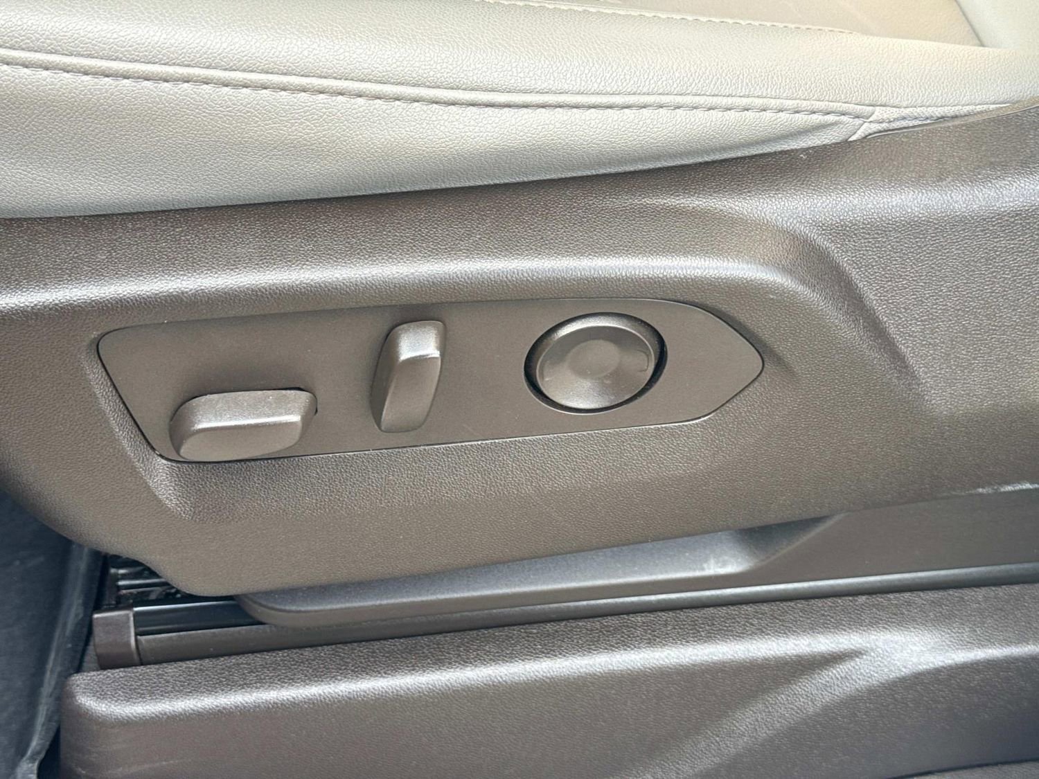 Used 2022 Chevrolet Tahoe LT w/ LT Signature Package image 31