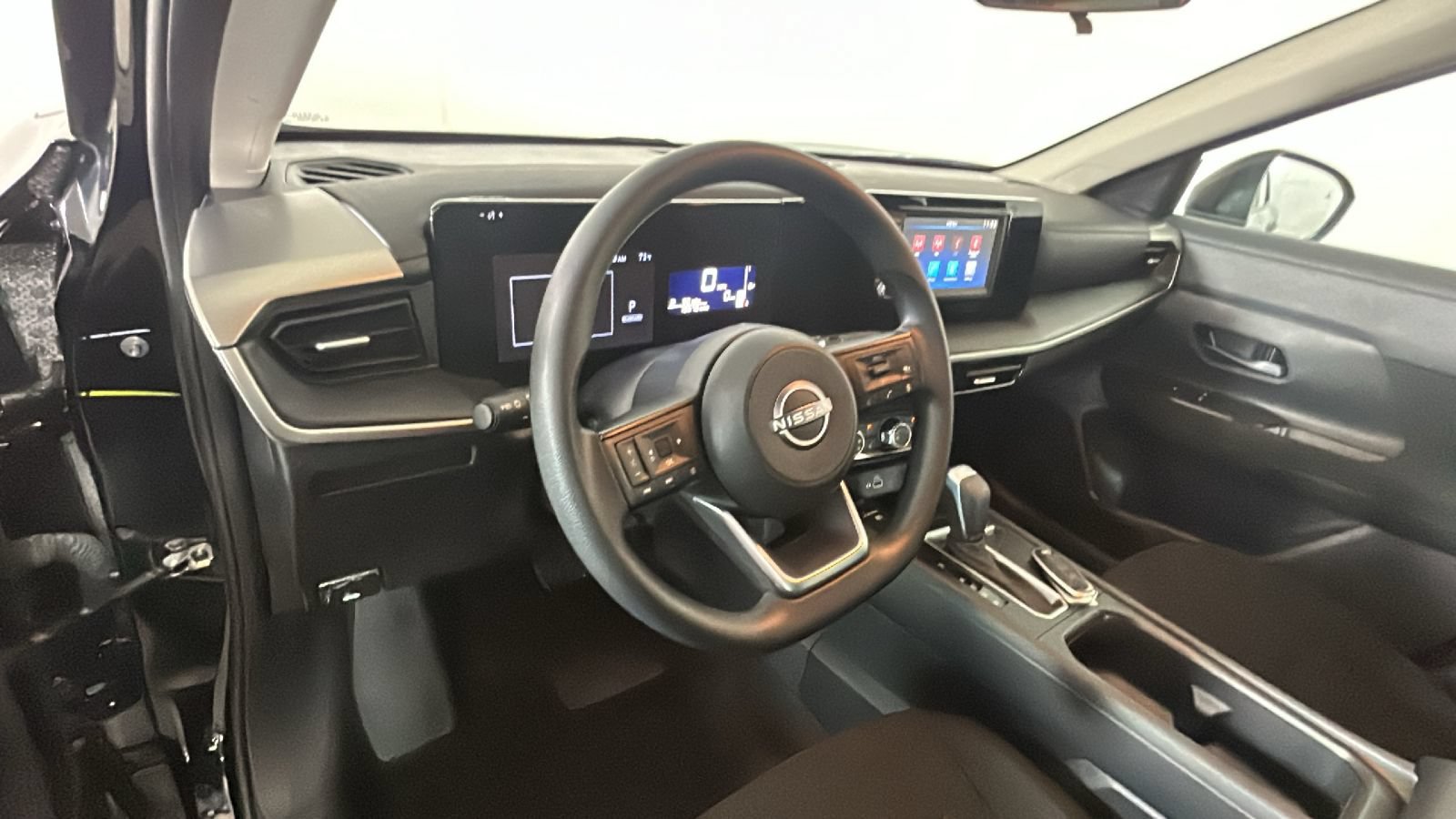Used 2025 Nissan Kicks S AWD/4WD image 17