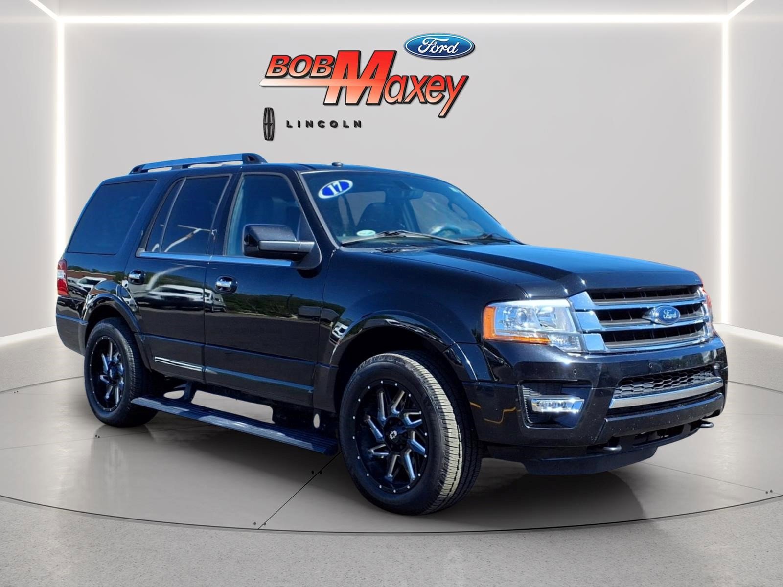 Used 2017 Ford Expedition Limited w/ Equipment Group 301A AWD/4WD image 3
