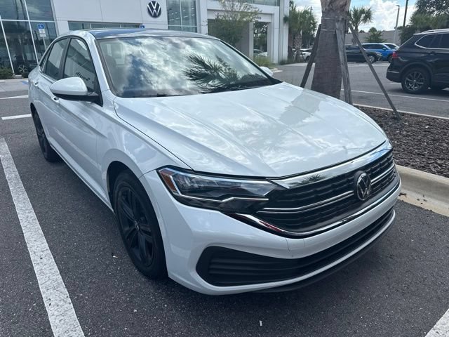 Certified 2024 Volkswagen Jetta SE w/ Panoramic Sunroof Package FWD image 1