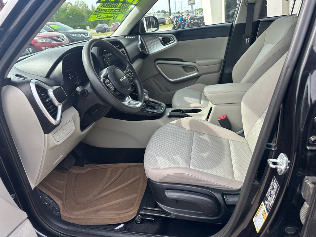 Used 2023 Kia Soul LX w/ LX Technology Package image 11