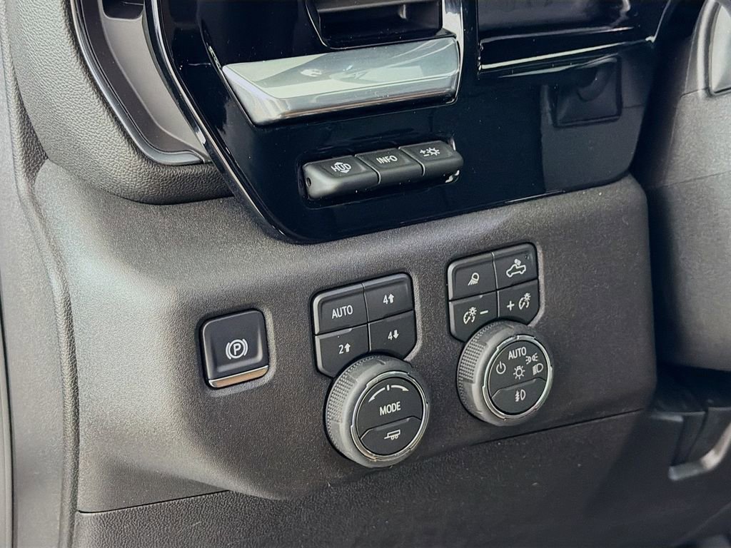 Used 2026 Chevrolet Silverado 3500 High Country w/ Technology Package AWD/4WD image 11