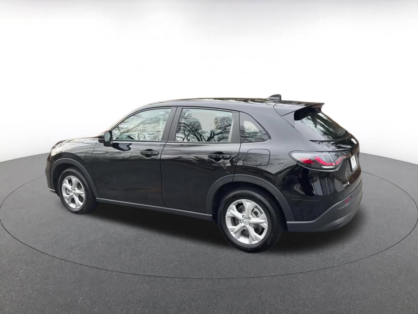 Used 2025 Honda HR-V LX image 9