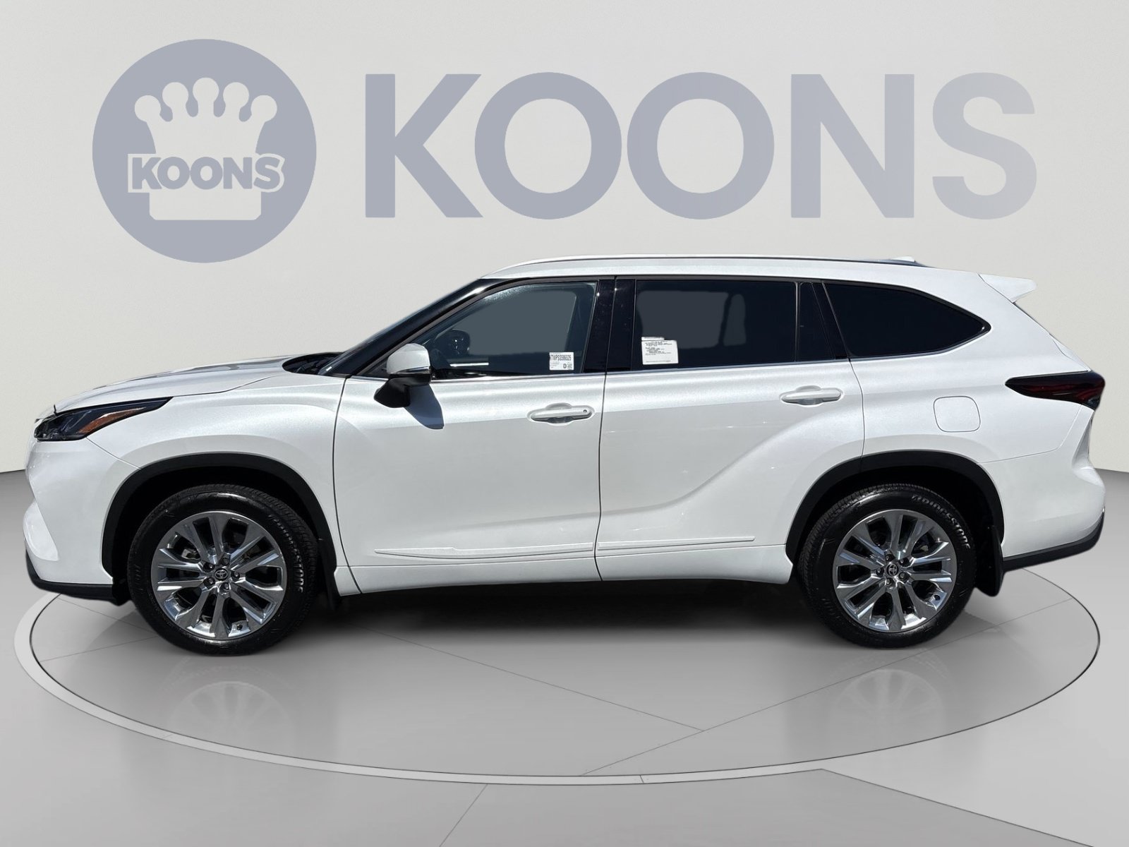 Used 2025 Toyota Highlander Limited AWD/4WD image 2