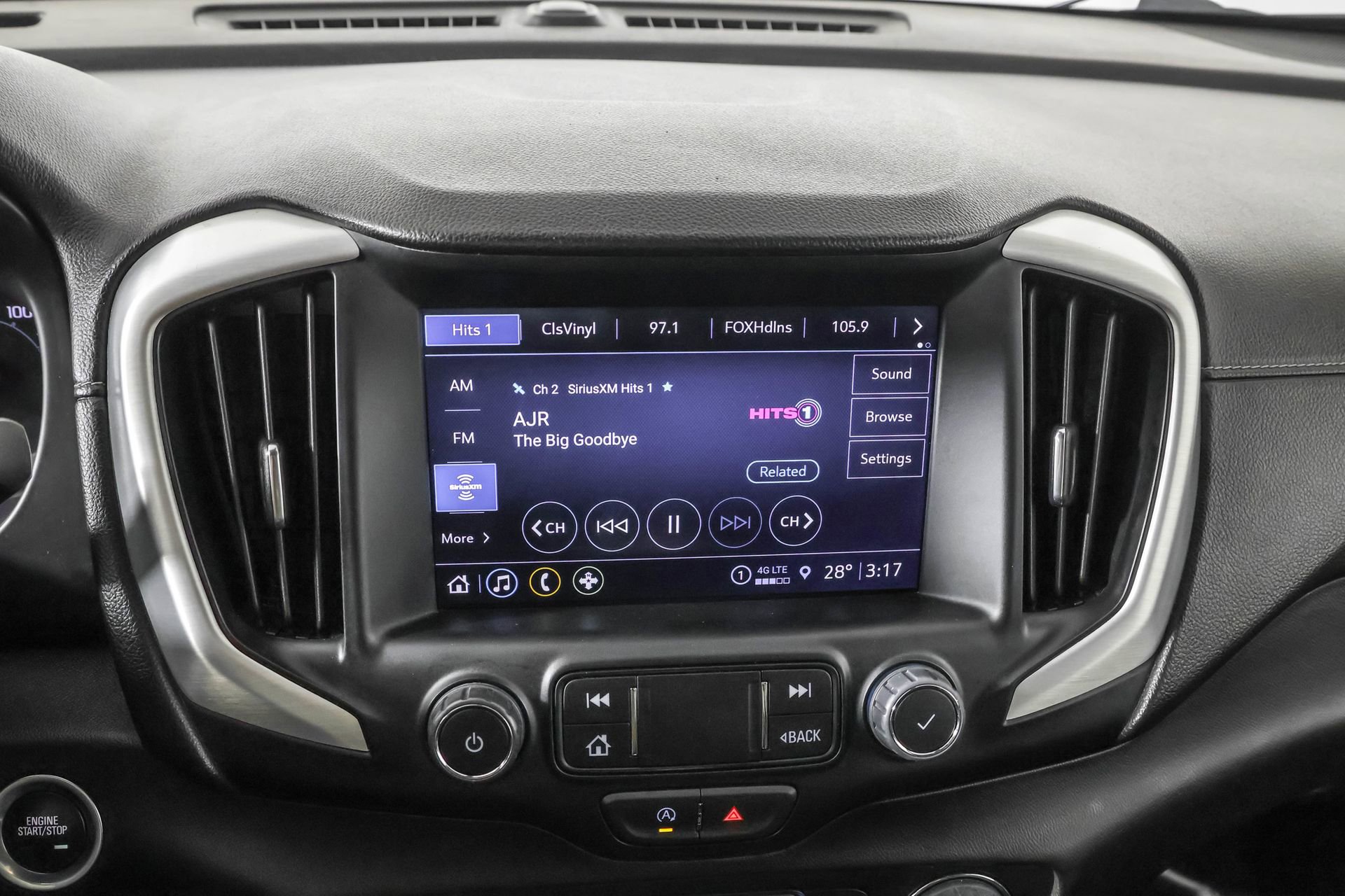 Used 2023 GMC Terrain SLT image 30