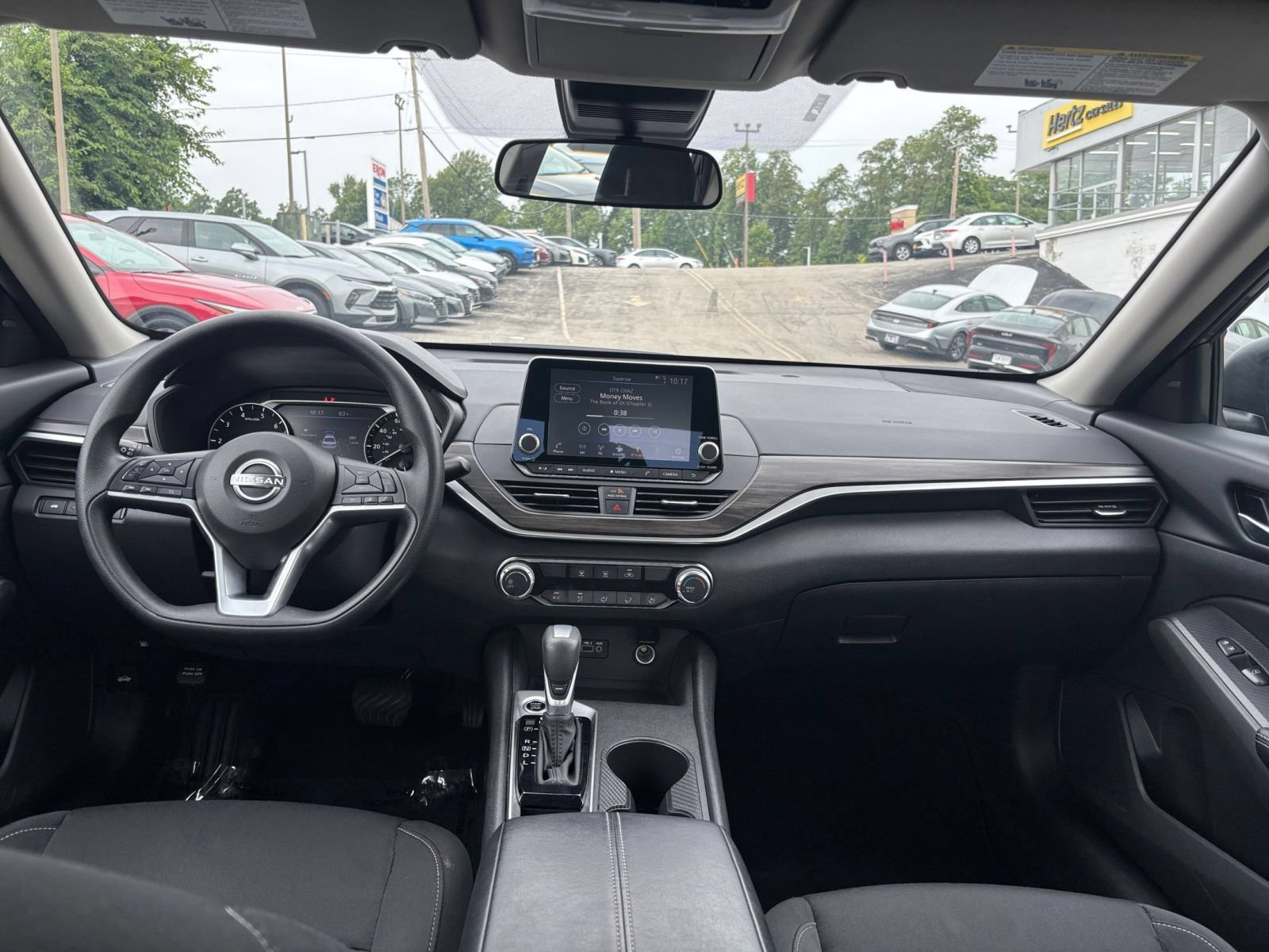 Used 2025 Nissan Altima 2.5 SV FWD image 32
