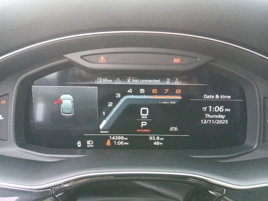 Used 2023 Audi Q8 Premium image 23