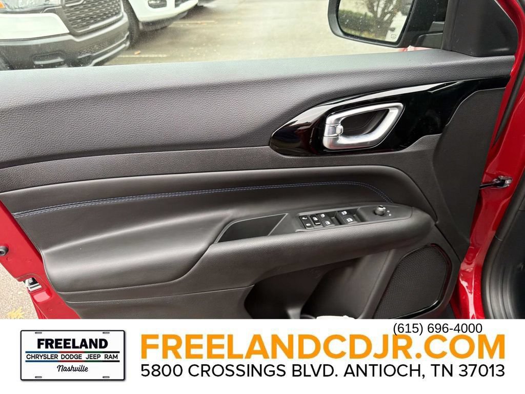 New 2026 Jeep Compass Latitude AWD/4WD image 18