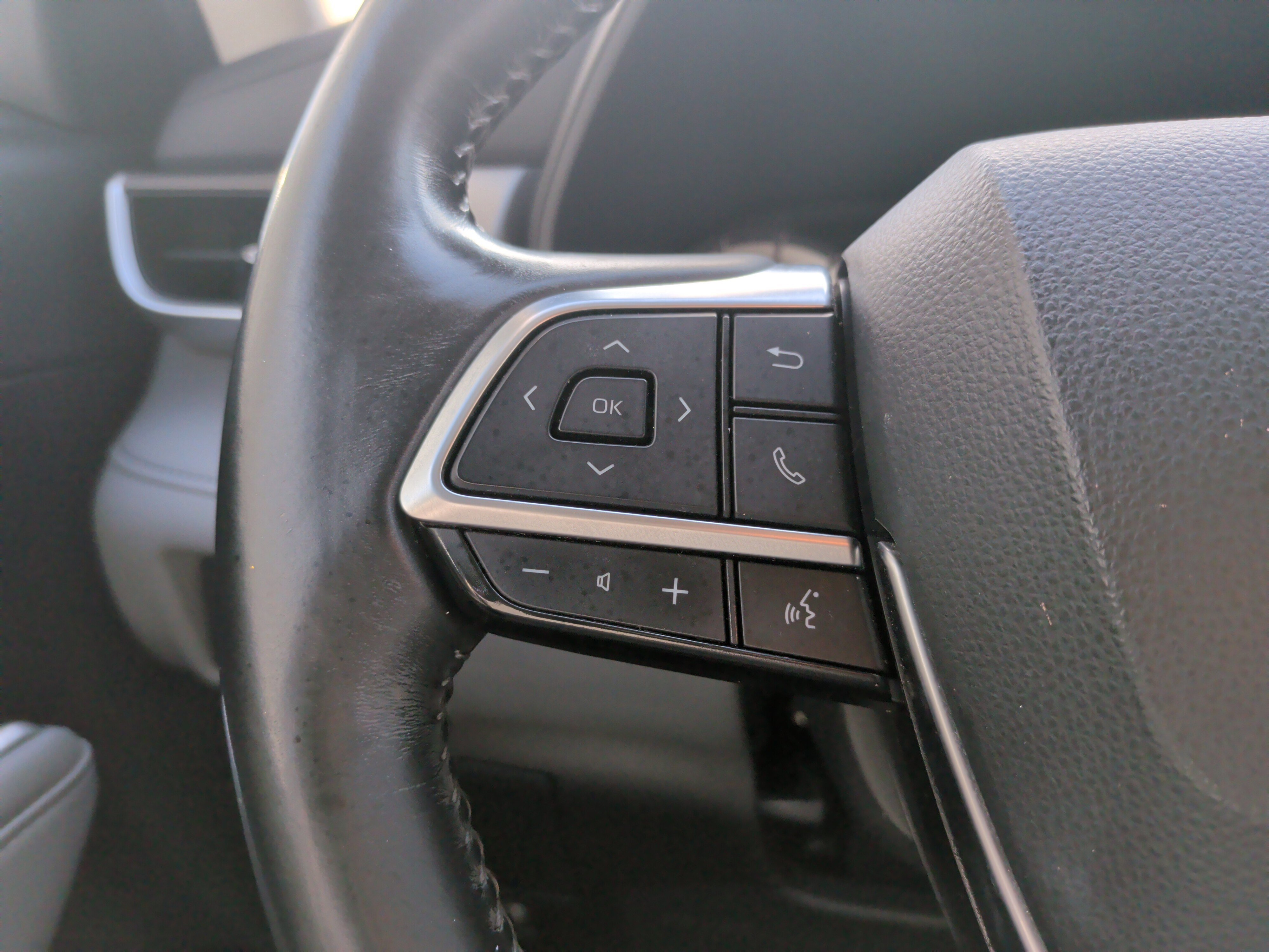 Used 2021 Toyota Highlander LE image 19