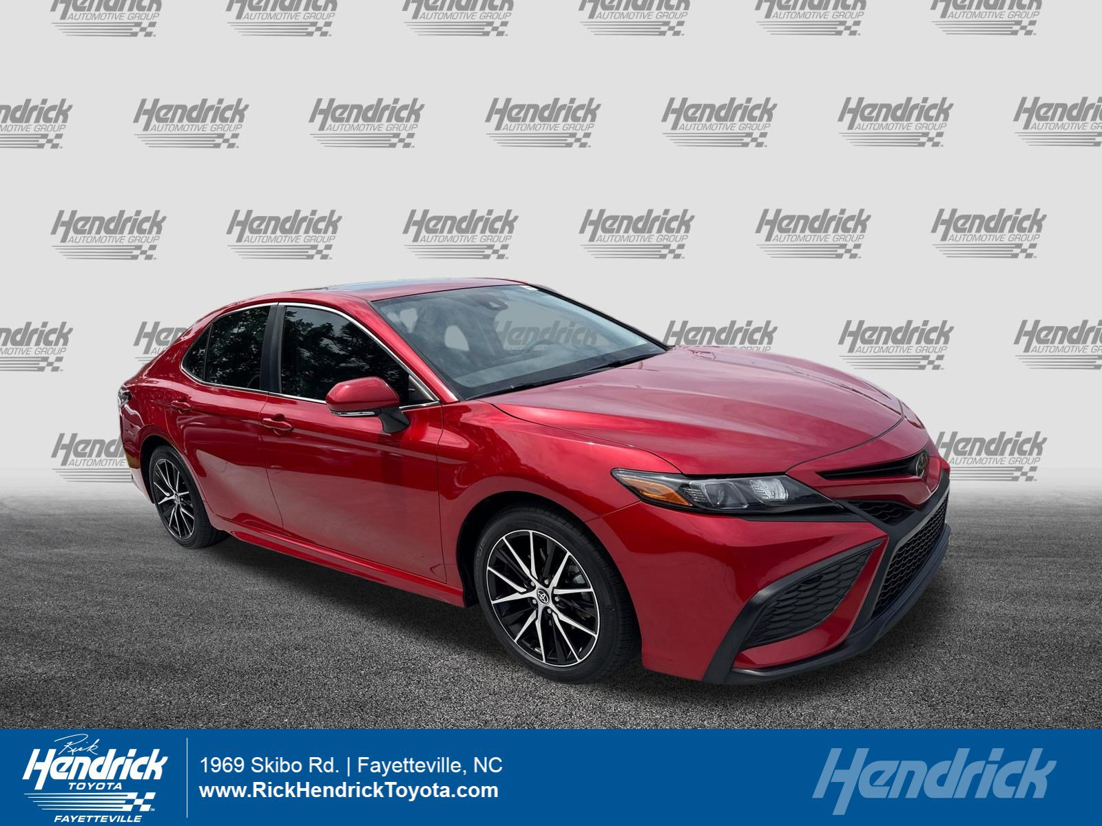Certified 2022 Toyota Camry SE FWD image 1