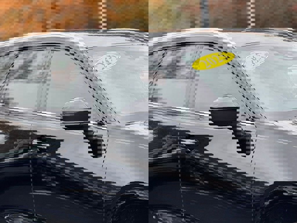 Used 2025 Toyota Crown Signia image 8