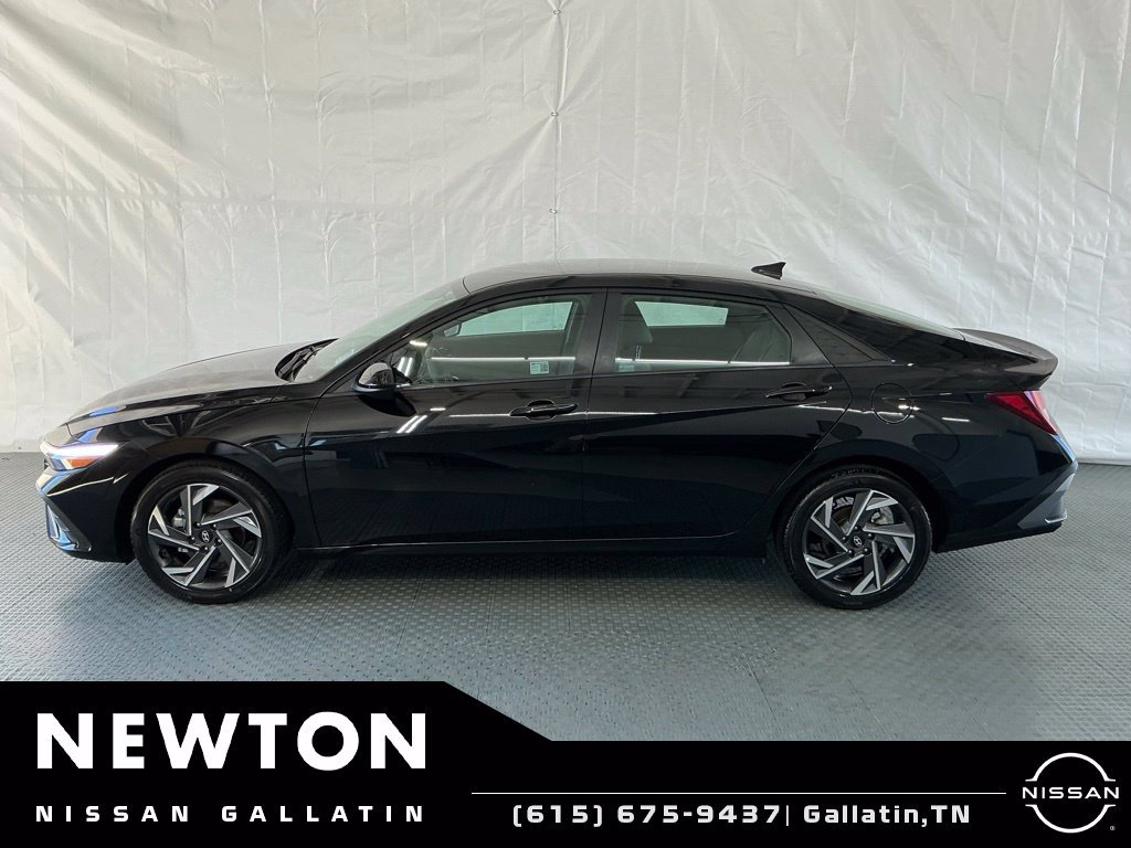 Used 2025 Hyundai Elantra Sport FWD image 3