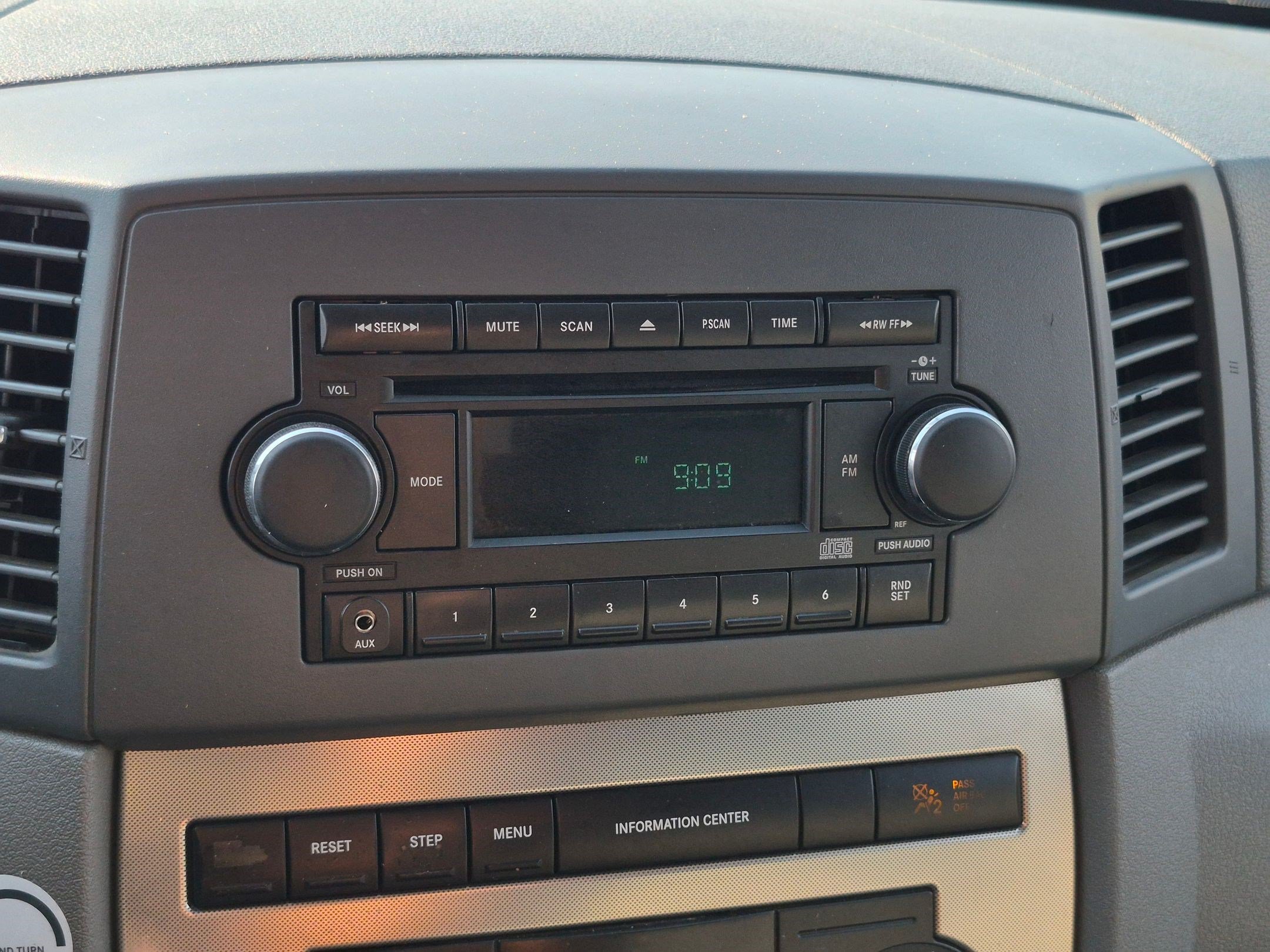 Used 2006 Jeep Grand Cherokee Laredo AWD/4WD image 21