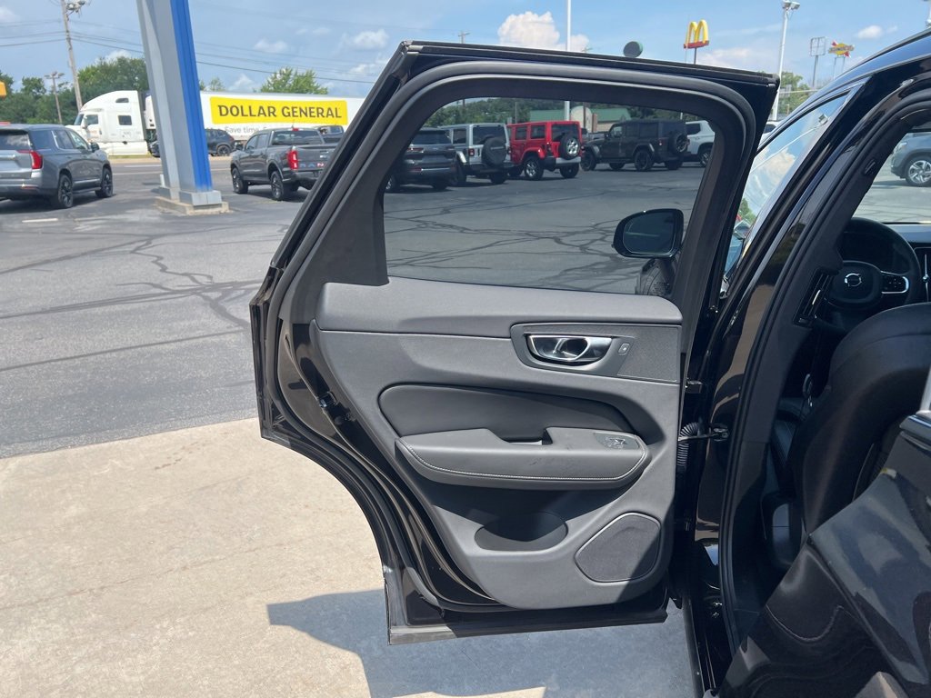 Certified 2024 Volvo XC60 T8 Ultimate w/ Climate Package image 28