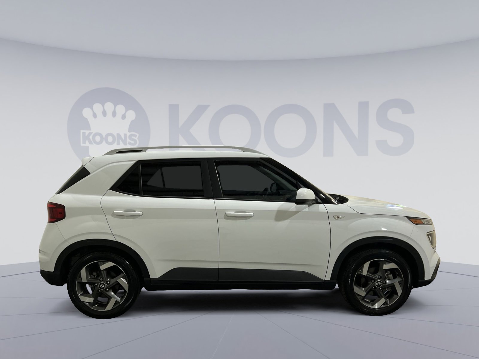 Used 2022 Hyundai Venue SEL FWD image 12