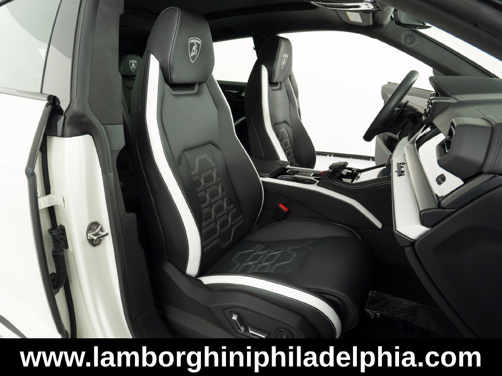 Used 2025 Lamborghini Urus SE AWD/4WD image 48