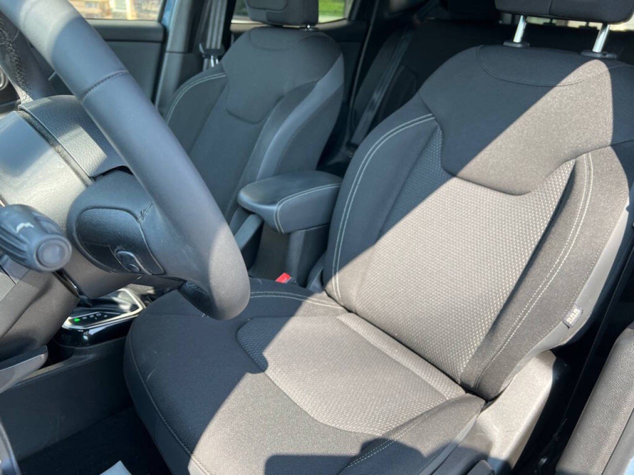 Used 2022 Jeep Renegade Altitude image 19