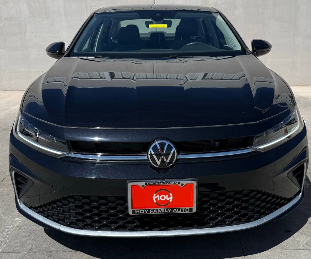 Used 2025 Volkswagen Jetta SE image 2