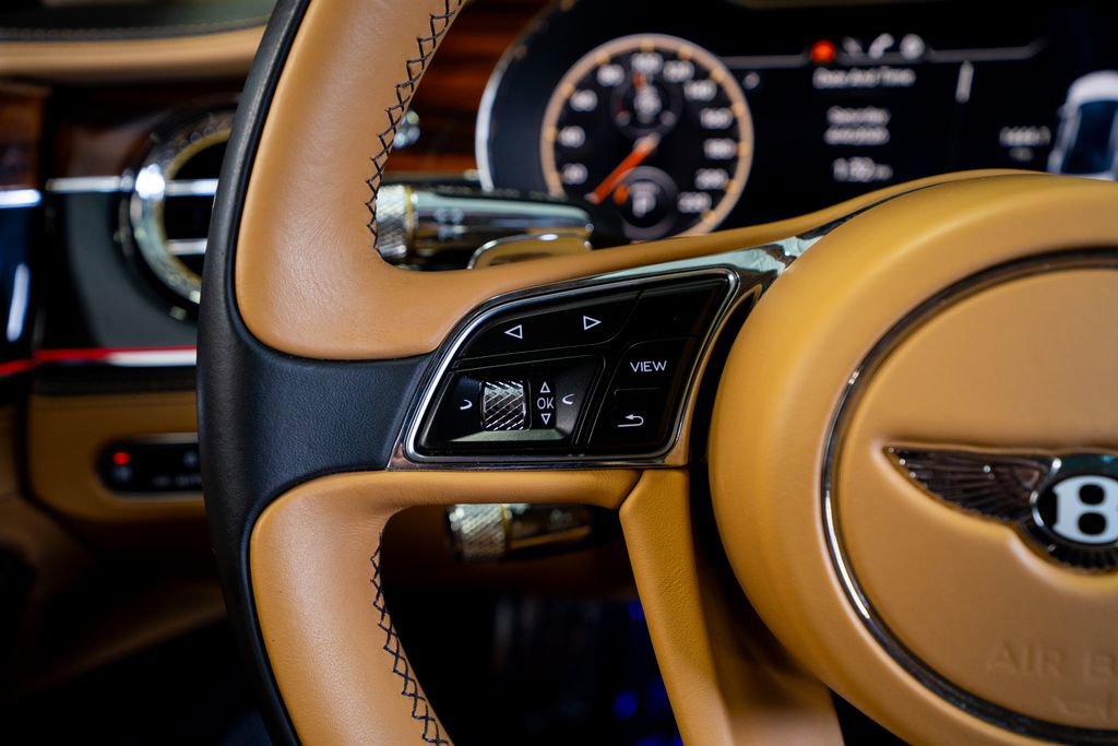 Used 2020 Bentley Flying Spur W12 image 39